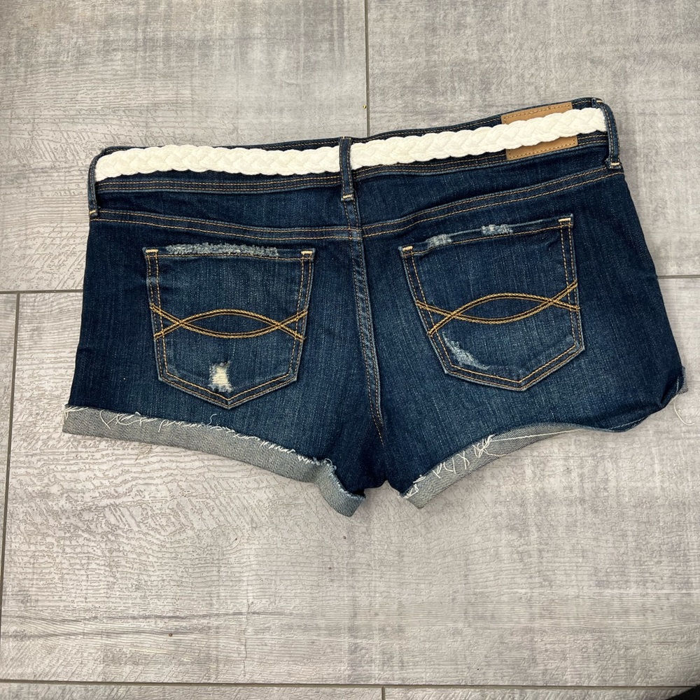 NWOT Abercrombie & Fitch Denim / Jean Shorts with Braided Belt Size 6 / 28 - Picture 2 of 3